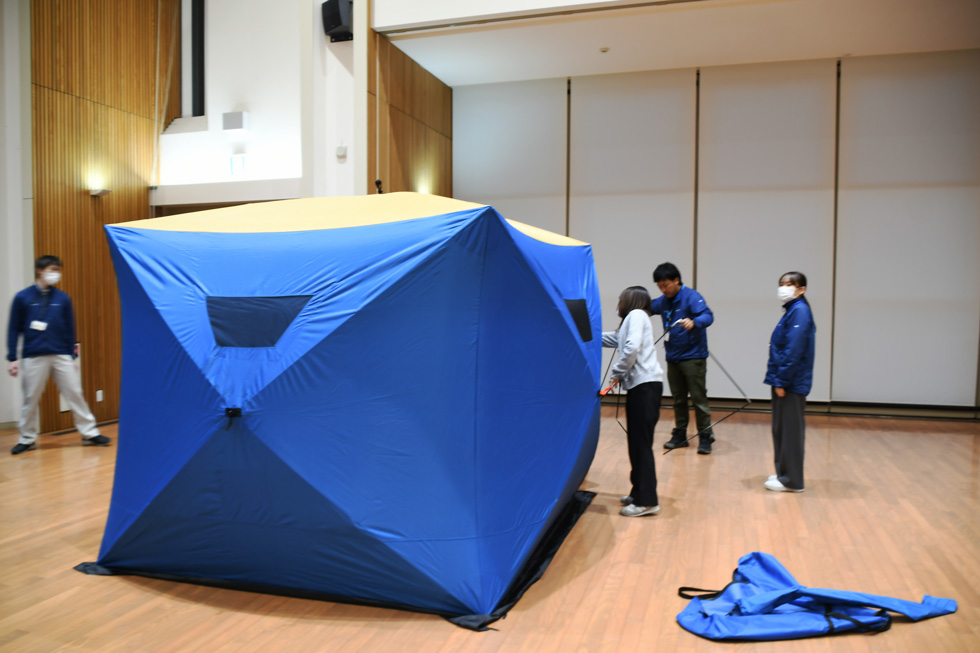 パーテーションの組み立て