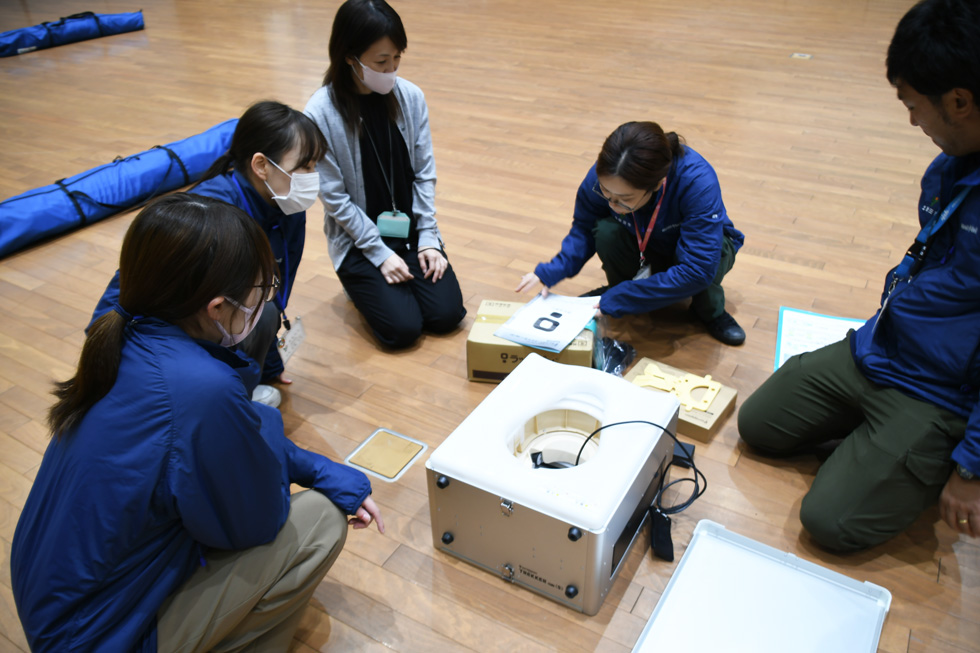 簡易トイレの組み立て