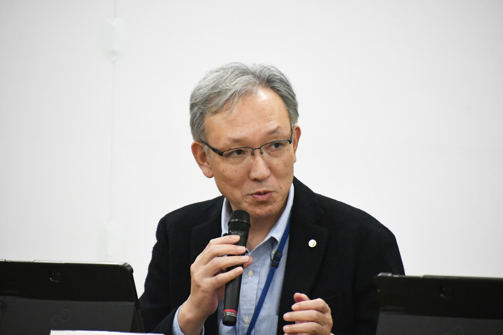 質問をする益子観光文化スポーツ部長