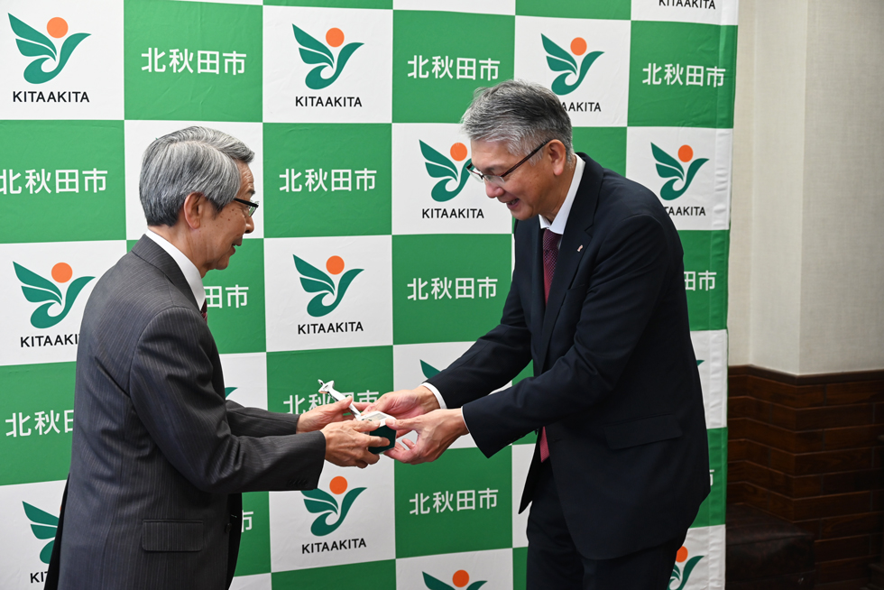 伝達式の様子 [392KB]