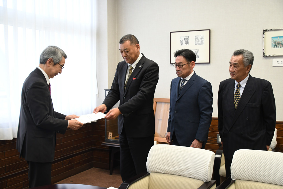 公益社団法人 秋田県トラック協会大館北秋田支部要望書提出