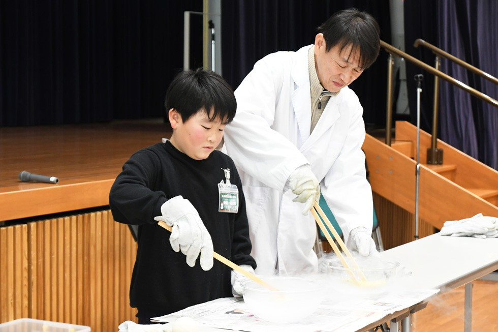 液体窒素を使った実験