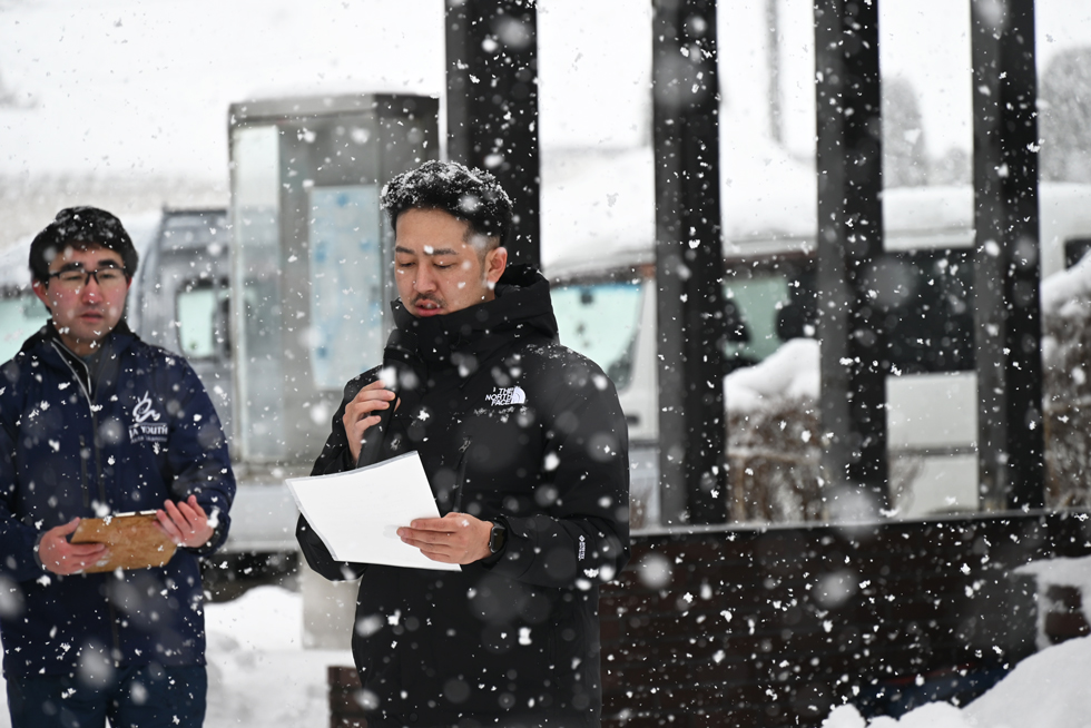 あいさつする藤嶋青年部長