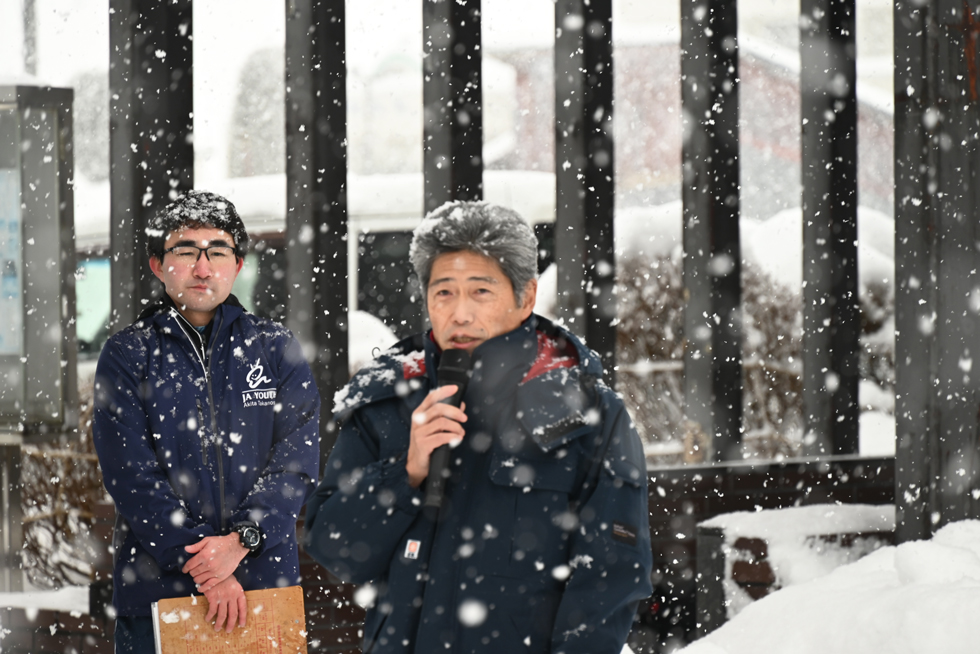 祝辞を述べる小松産業部長