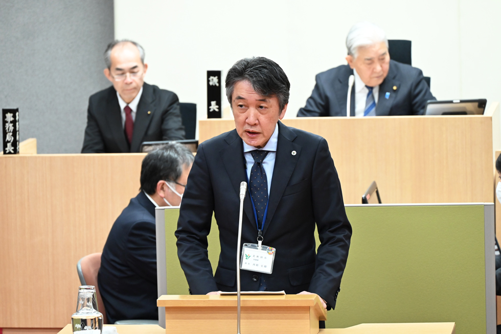 議案の提案(西根財務部長)