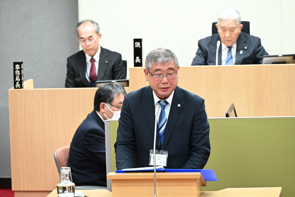 議案の提案(三沢総務部長)