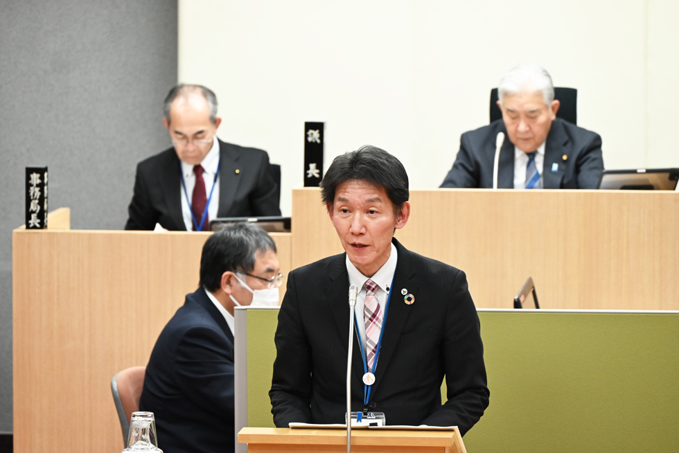 議案の提案(金澤教育次長)