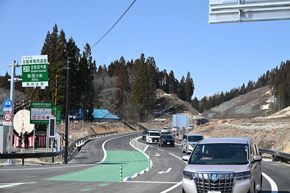 通り初めの様子（今泉IC）