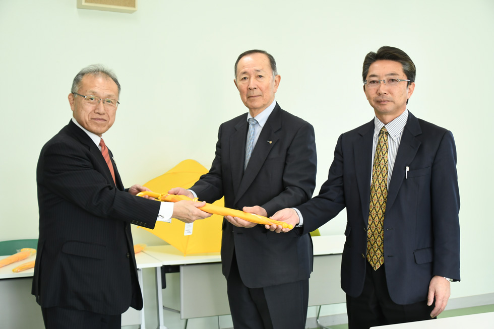 シースルー子ども反射傘贈呈式