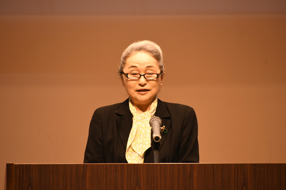 あいさつをする小塚会長 令和8年度北秋田市鷹巣婦人会総会