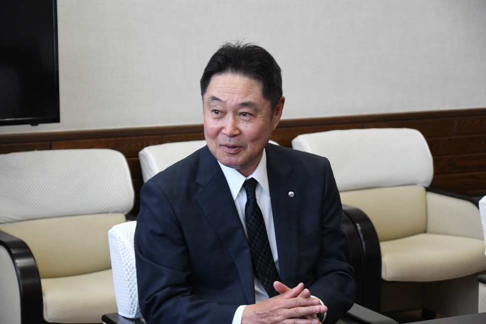 岩谷社長