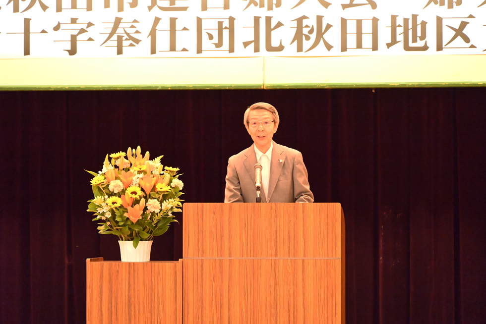 あいさつする津谷市長