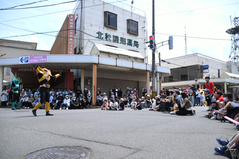 白熱したショーに子どもたちは大興奮