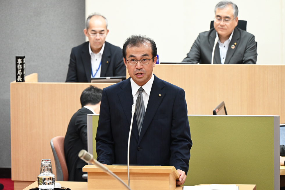 成田康浩議員(市民クラブ)