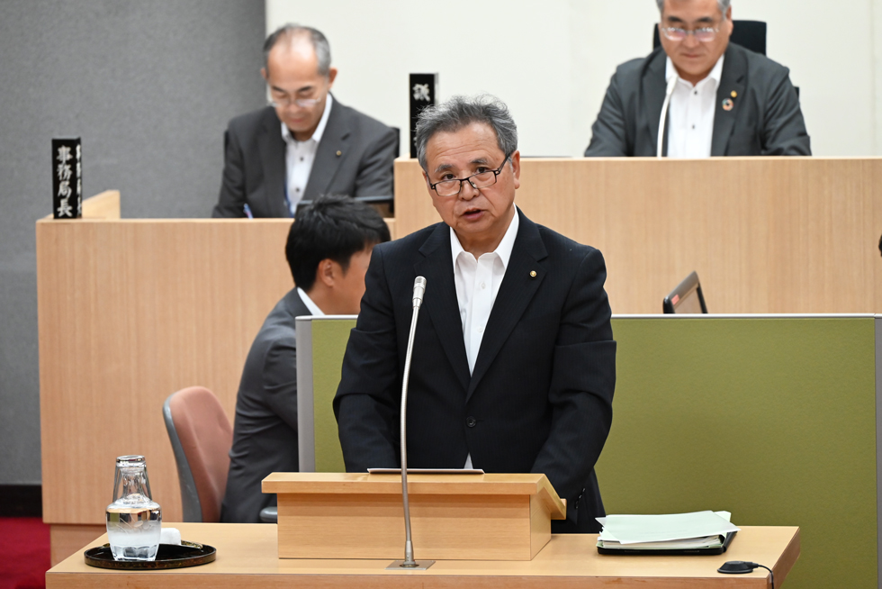 松橋総務文教常任委員長の報告