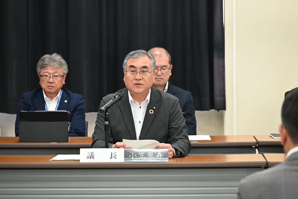 進行役の小笠原議長