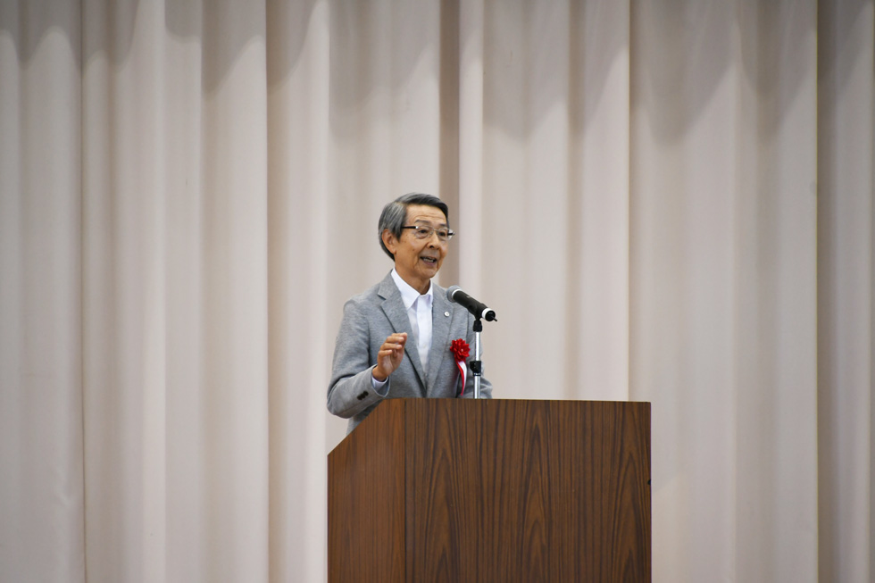 祝辞を述べる津谷市長 