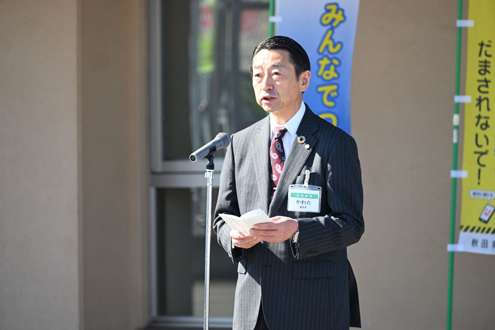 あいさつをする河田副市長