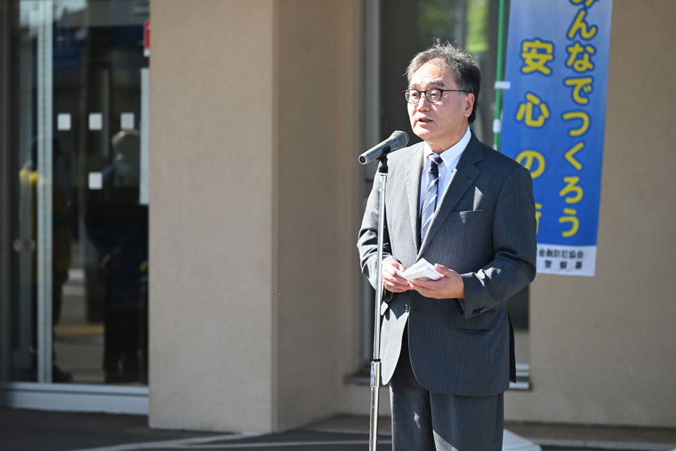 あいさつをする惠比原副村長
